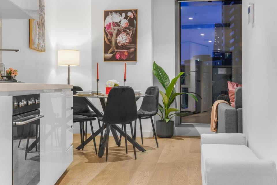 City views Crown Pool Gym CBD Theatre 17th floor Apartment in Southbank