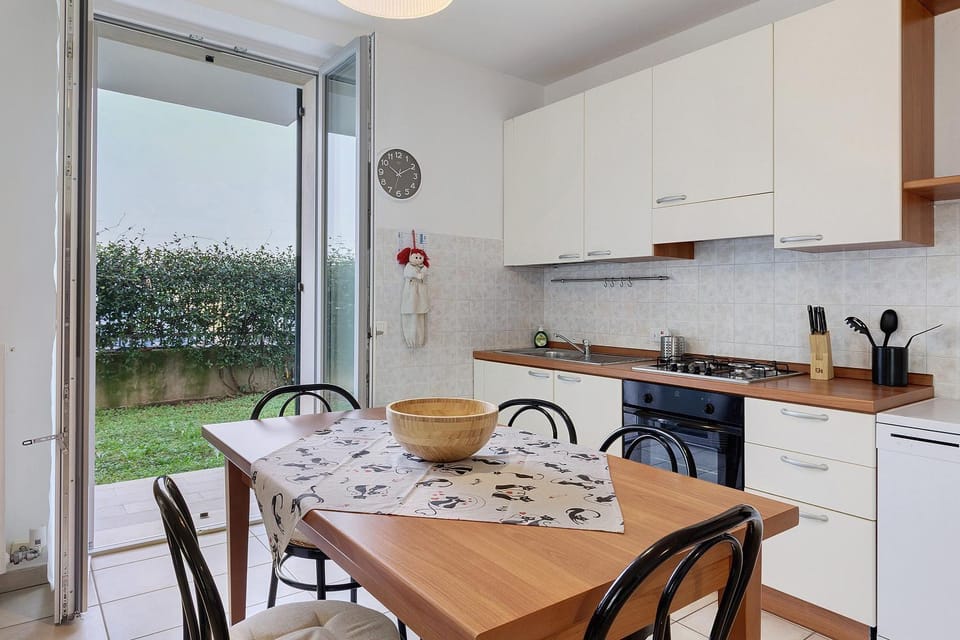 Property building, Kitchen or kitchenette, Living room