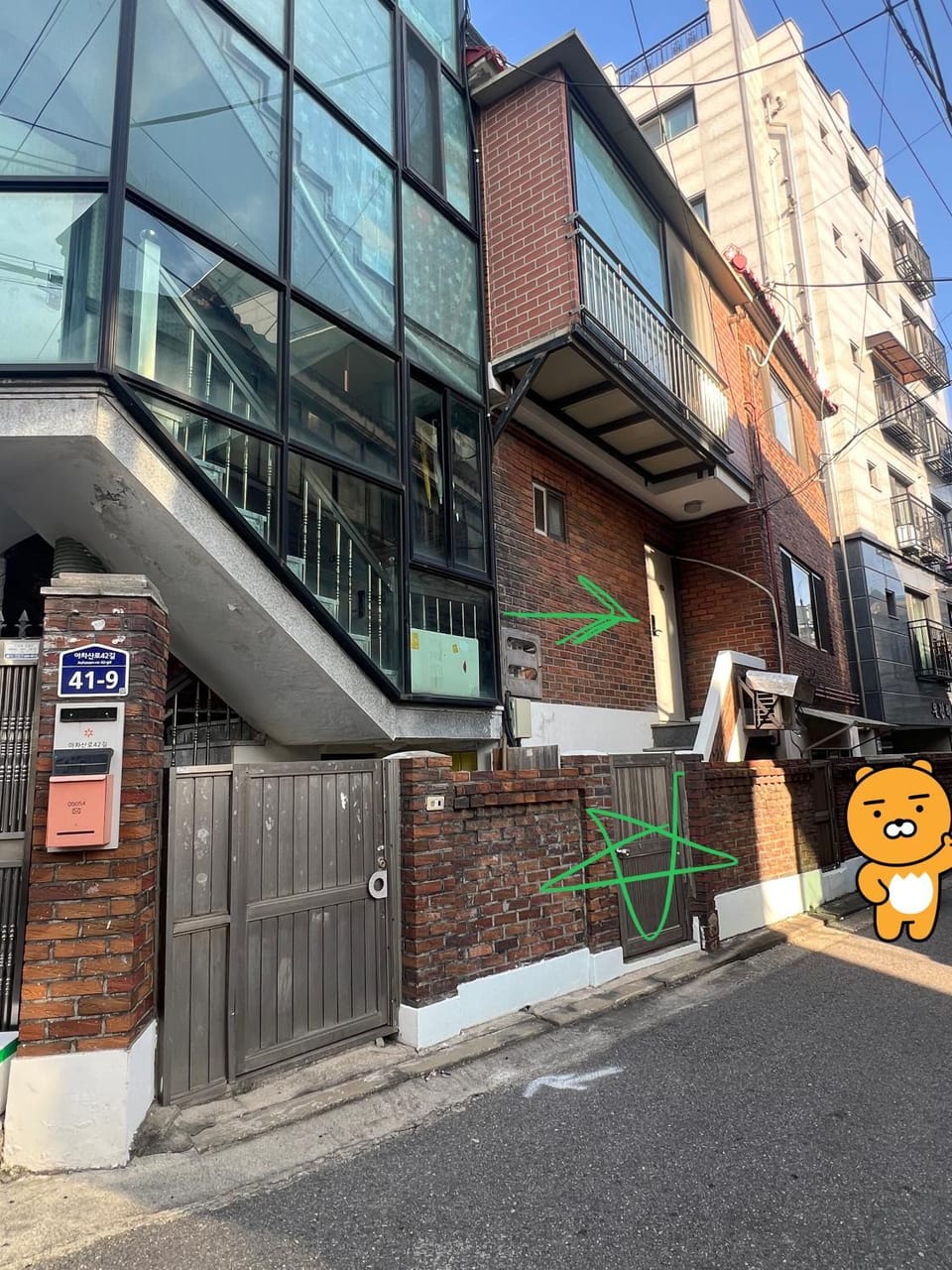 Property building, Facade/entrance, Day