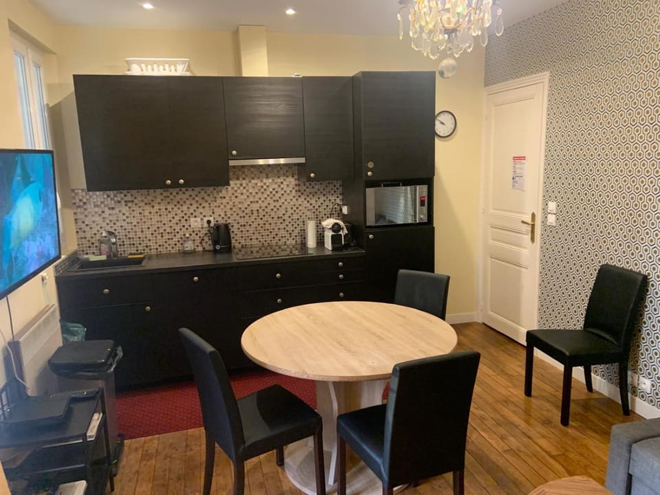 TV and multimedia, Kitchen or kitchenette, Dining area