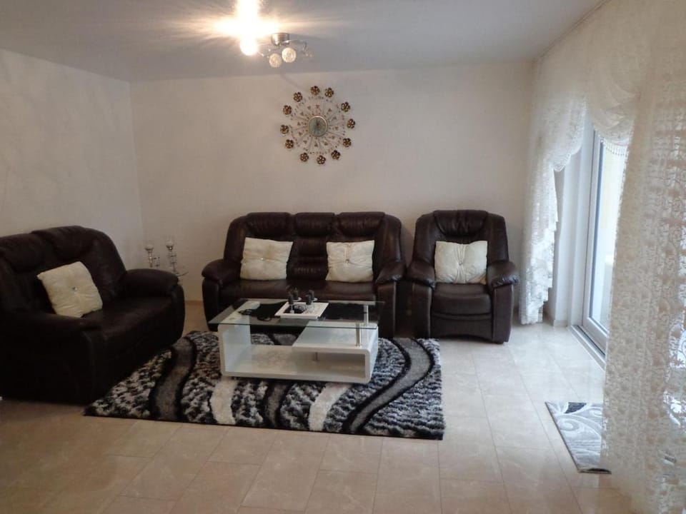 Living room, Photo of the whole room