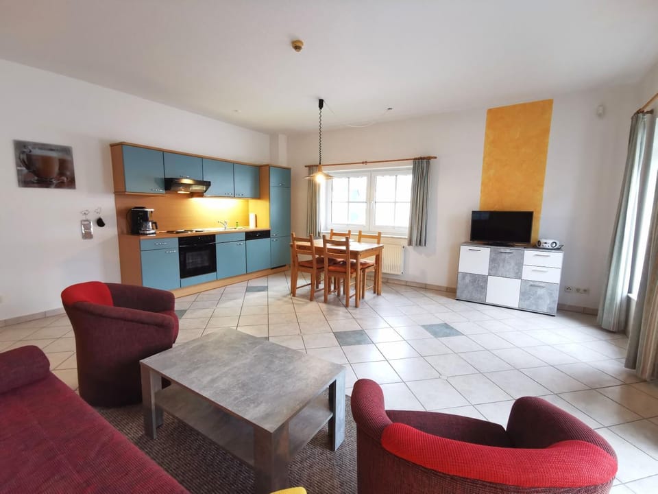 TV and multimedia, Kitchen or kitchenette, Living room, Seating area, Dining area