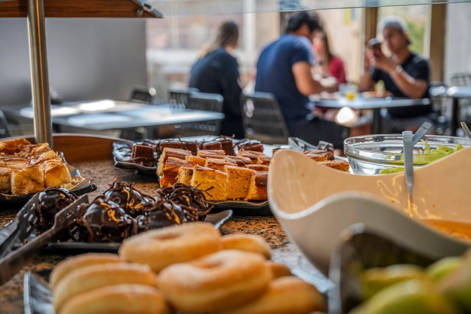 Restaurant/places to eat, Buffet breakfast