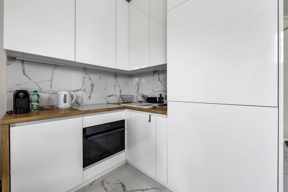 Coffee/tea facilities, Kitchen or kitchenette, dishwasher, oven, stove