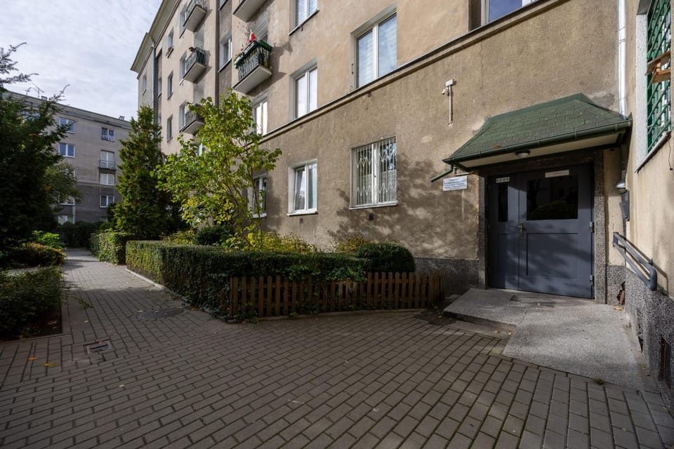 Property building, Neighbourhood