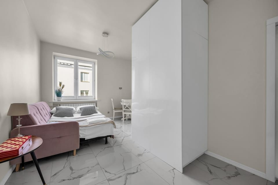 Bed, Living room, Photo of the whole room, Seating area, Bedroom, towels
