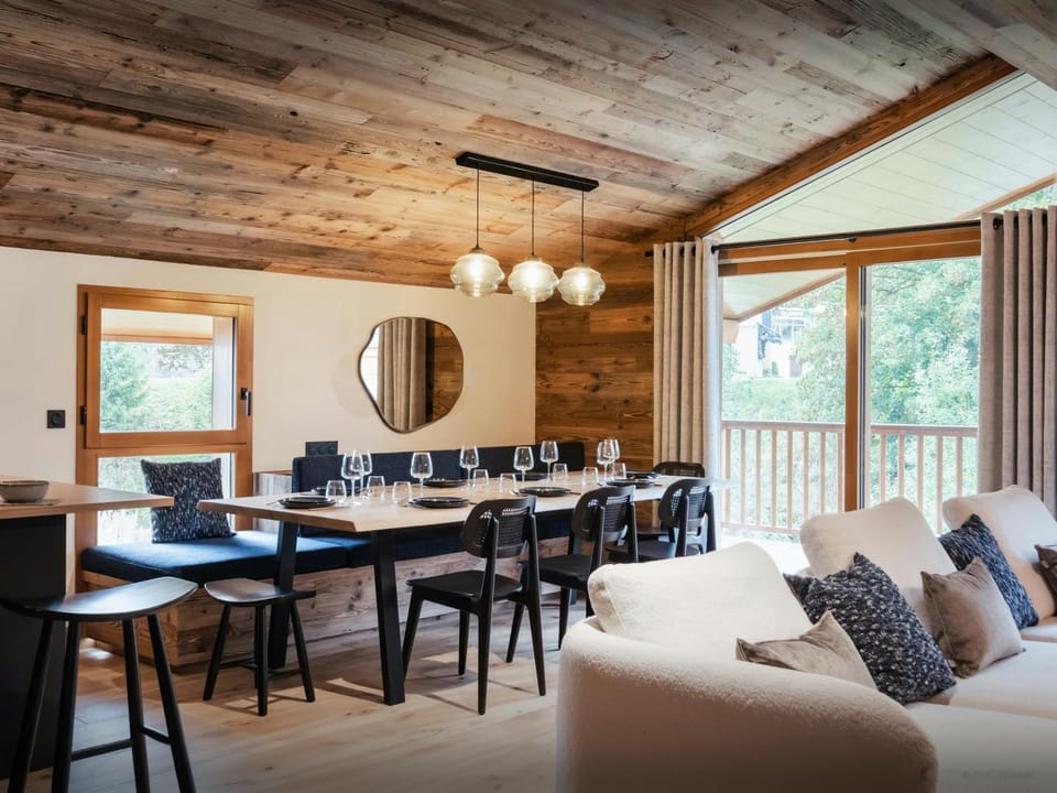 Living room, Seating area, Dining area