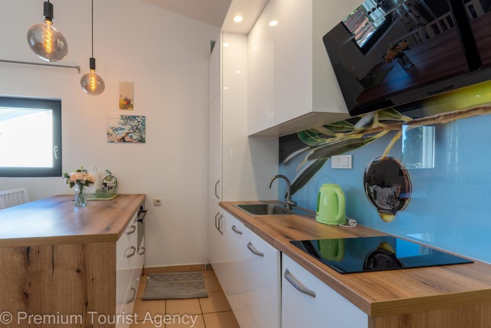 TV and multimedia, Kitchen or kitchenette