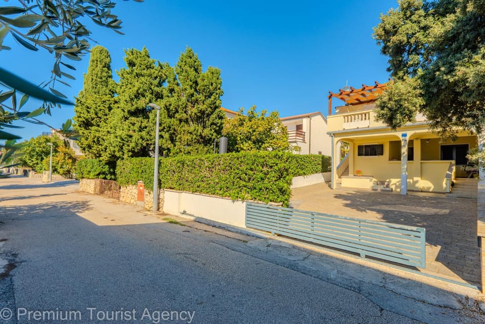 Property building, Neighbourhood, Street view