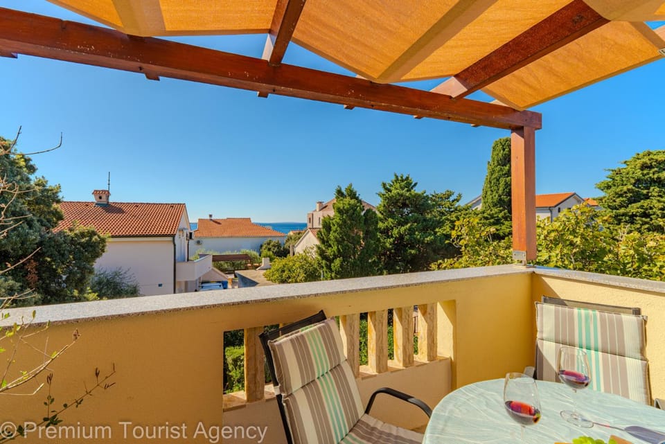 View (from property/room), Balcony/Terrace, Dining area