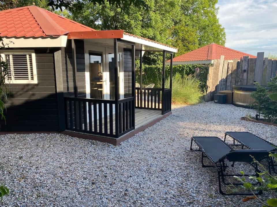 Van Egmond suites Mr Blue Sky Apartment in Callantsoog