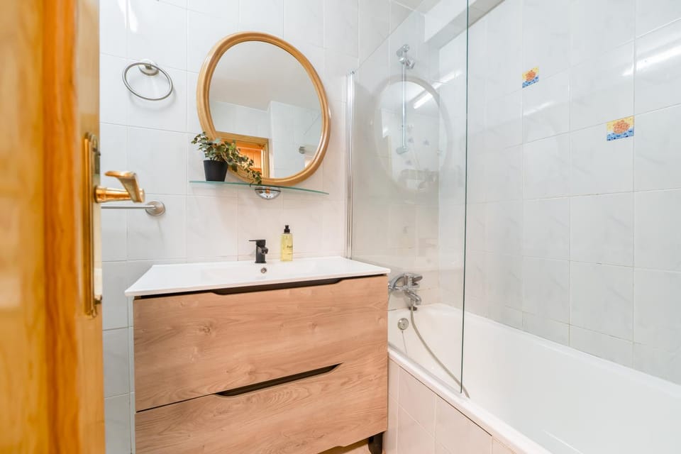 Bathroom, Bath