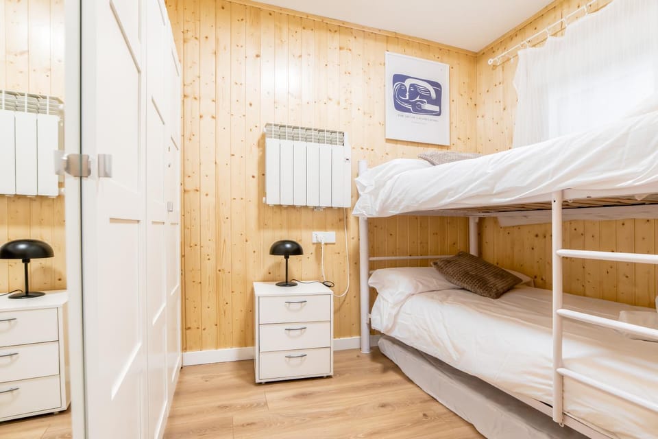 Photo of the whole room, Bedroom, bunk bed