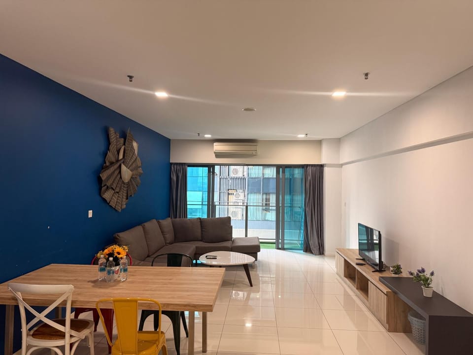 TV and multimedia, Living room, Seating area, Dining area