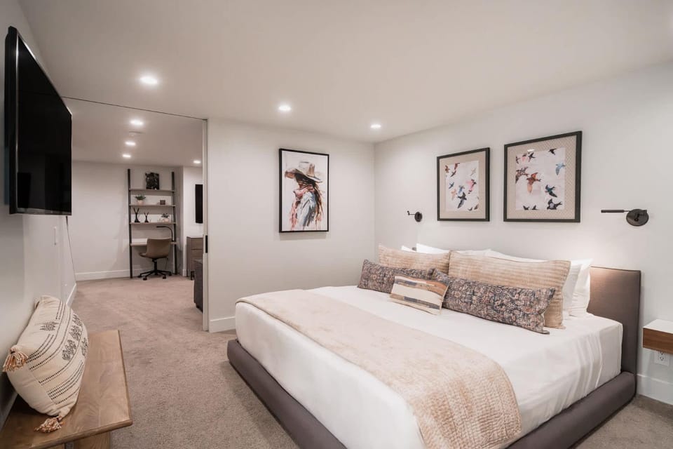 Renovated 3BR Townhouse w AC in Aspen's Core! House in Aspen