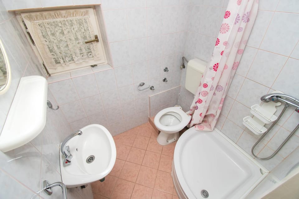 Shower, Toilet, Bathroom, Bath