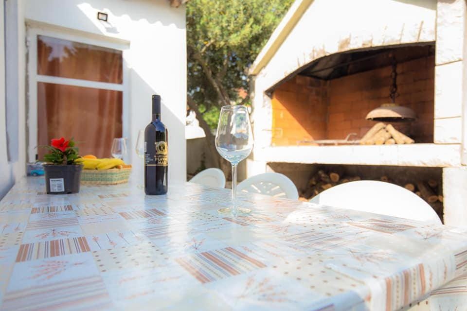 Patio, BBQ facilities