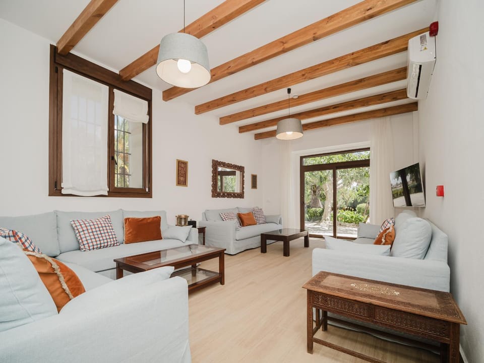Living room, Lounge or bar, Garden view