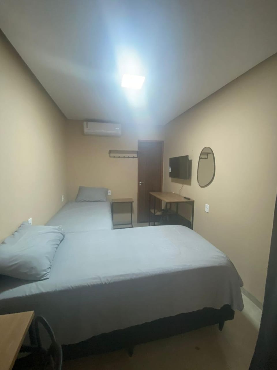 Bed, TV and multimedia, Photo of the whole room, Bedroom, air conditioner