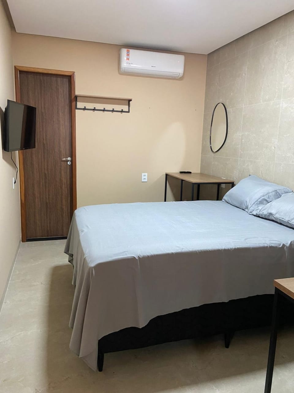 Bed, TV and multimedia, Photo of the whole room, Bedroom, air conditioner
