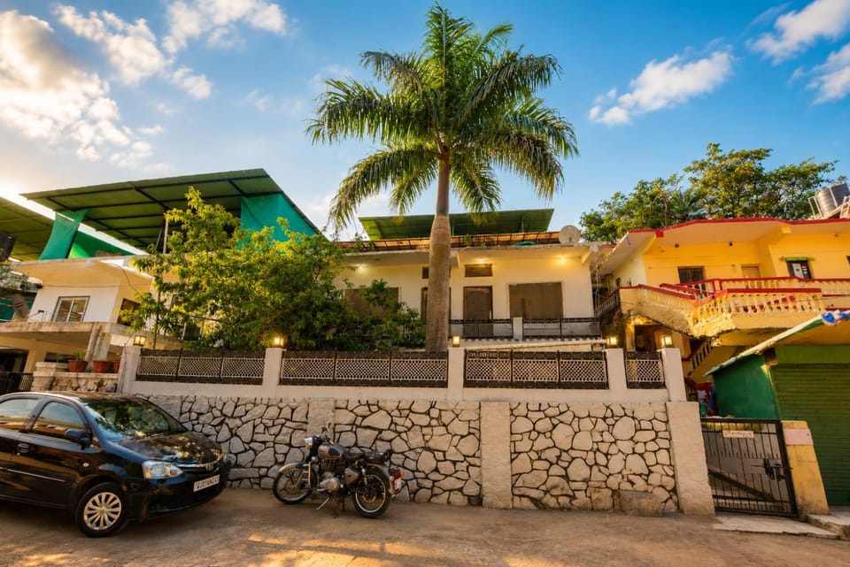Property building, Day, Parking