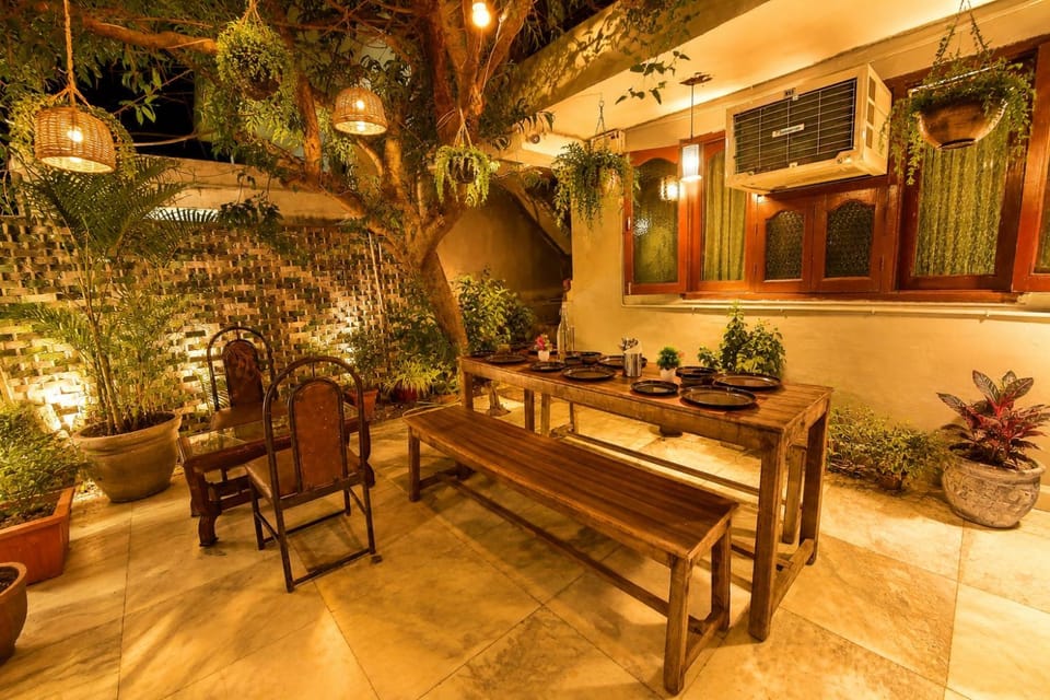 Restaurant/places to eat, Seating area