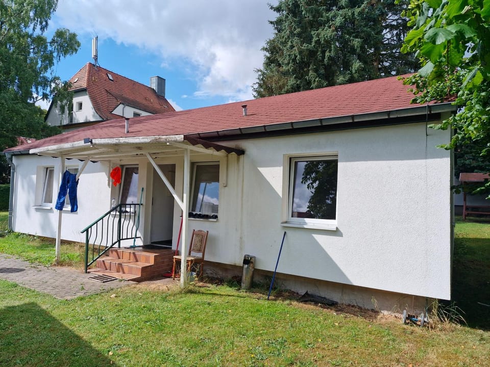 Bungalow 1 - 4-Raum-Wohnung mit Küche und 2 WC Duschen in Ohrdruf-Crawinkel Apartment in Thuringia, Germany