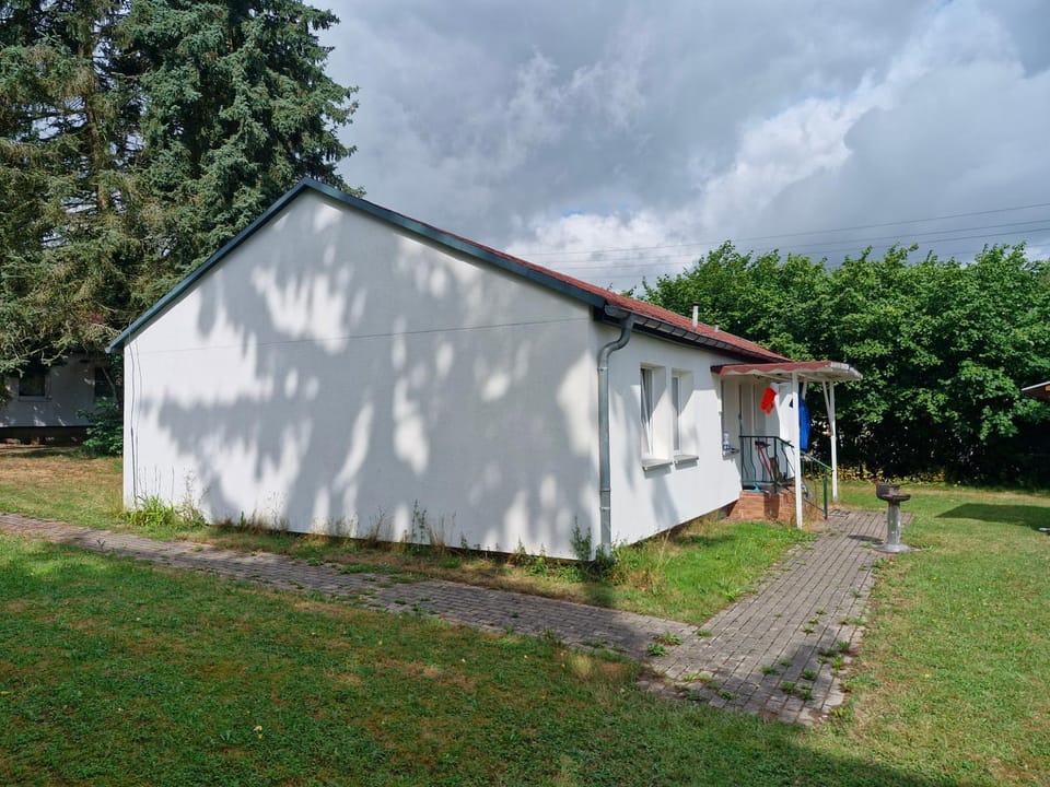 Bungalow 1 - 4-Raum-Wohnung mit Küche und 2 WC Duschen in Ohrdruf-Crawinkel Apartment in Thuringia, Germany