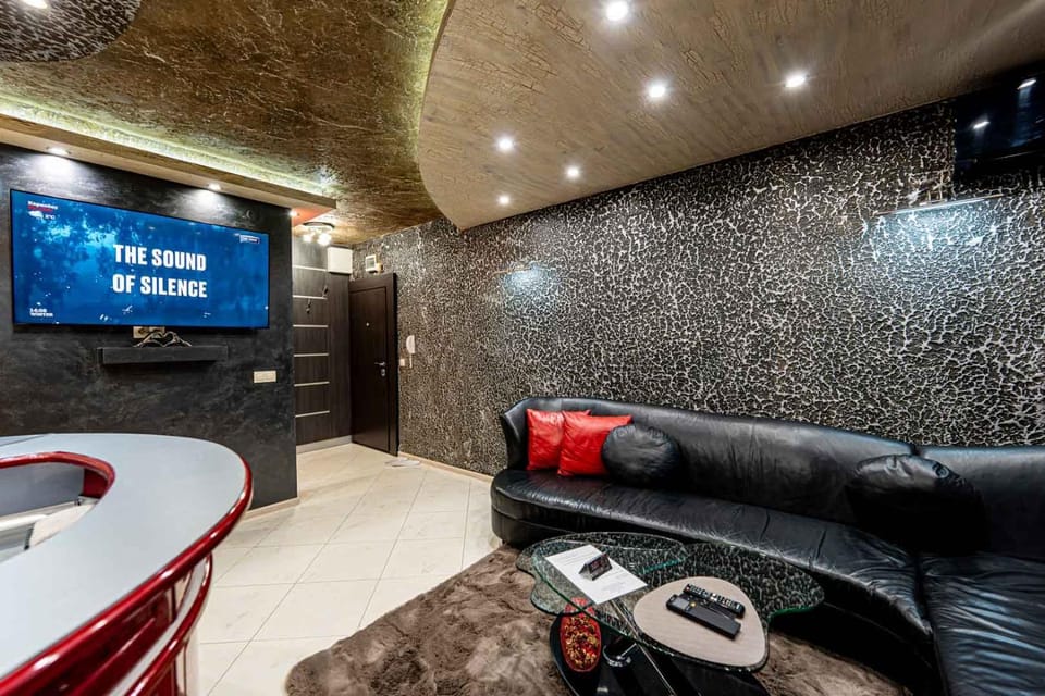 Communal lounge/ TV room, Living room