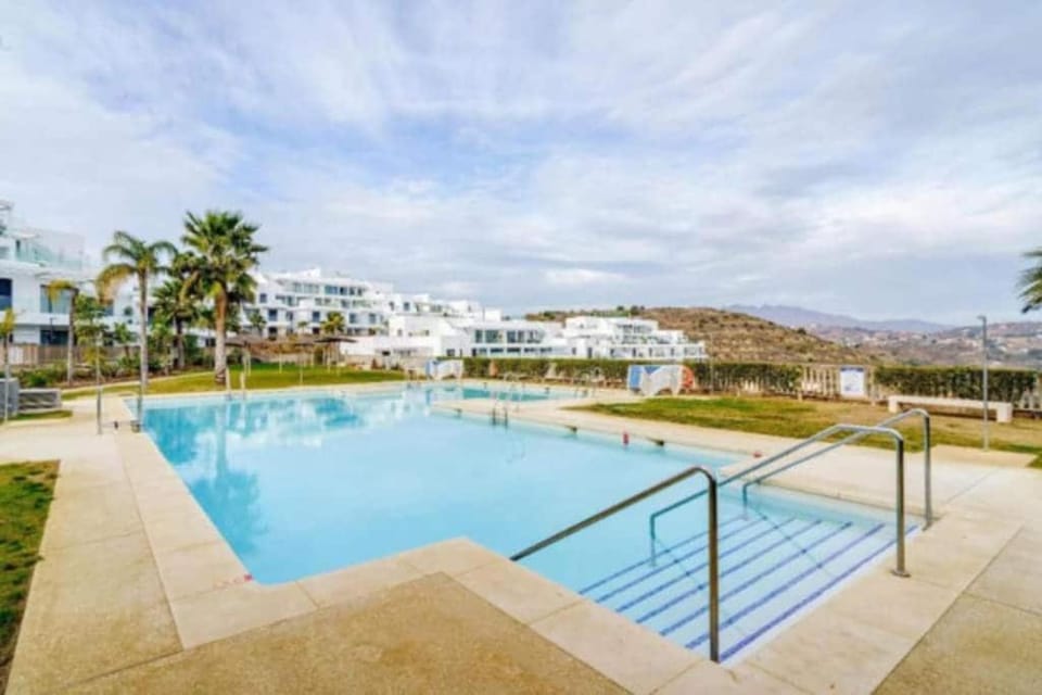 Seaview - Padel Court - Pool - Gym - FREE PARKING Apartment in Costa del Sol