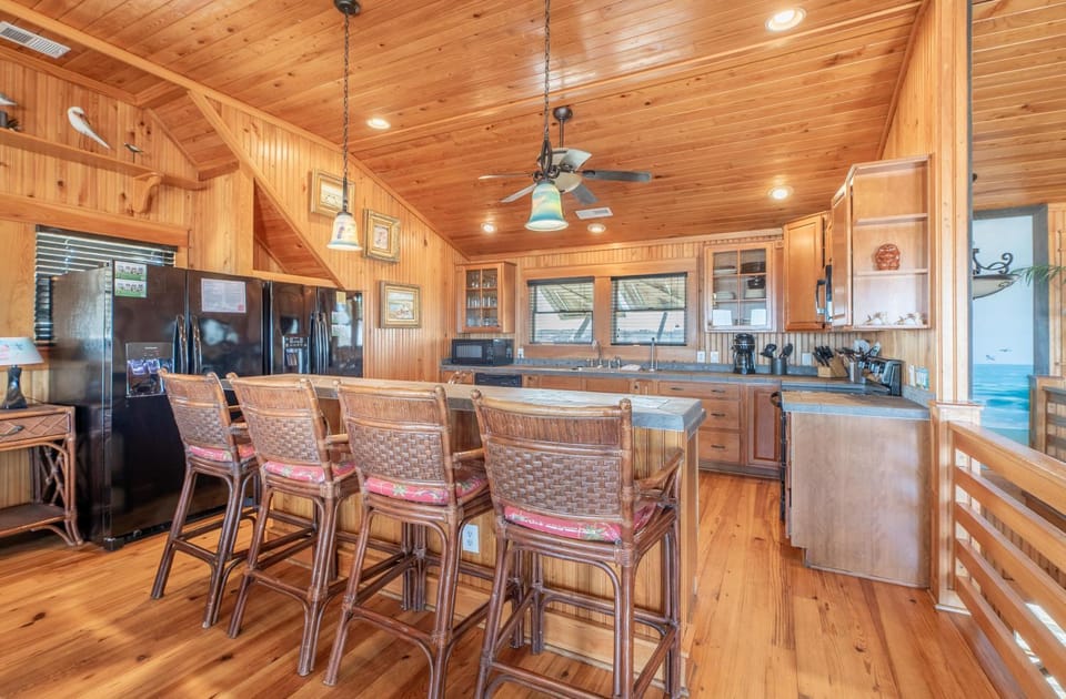 Big Mamma's - Nags Head MP 11, Oceanfront, Ocean View, Elevator, Pool, Hot Tub, Pets OK House in Nags Head