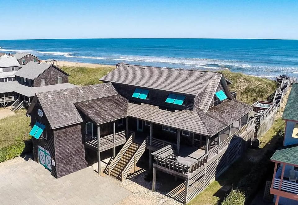 Big Mamma's - Nags Head MP 11, Oceanfront, Ocean View, Elevator, Pool, Hot Tub, Pets OK House in Nags Head