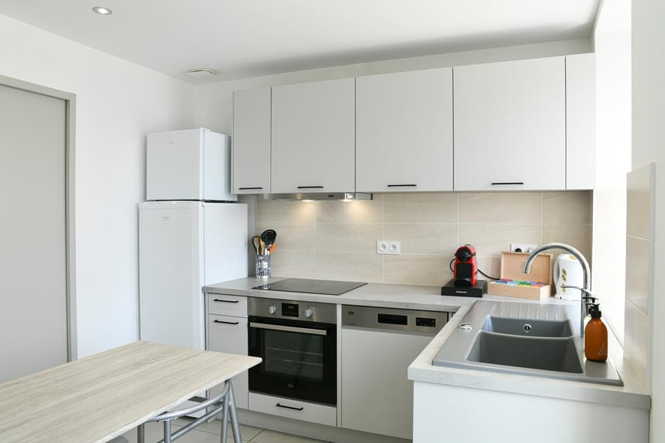 Kitchen or kitchenette, Living room
