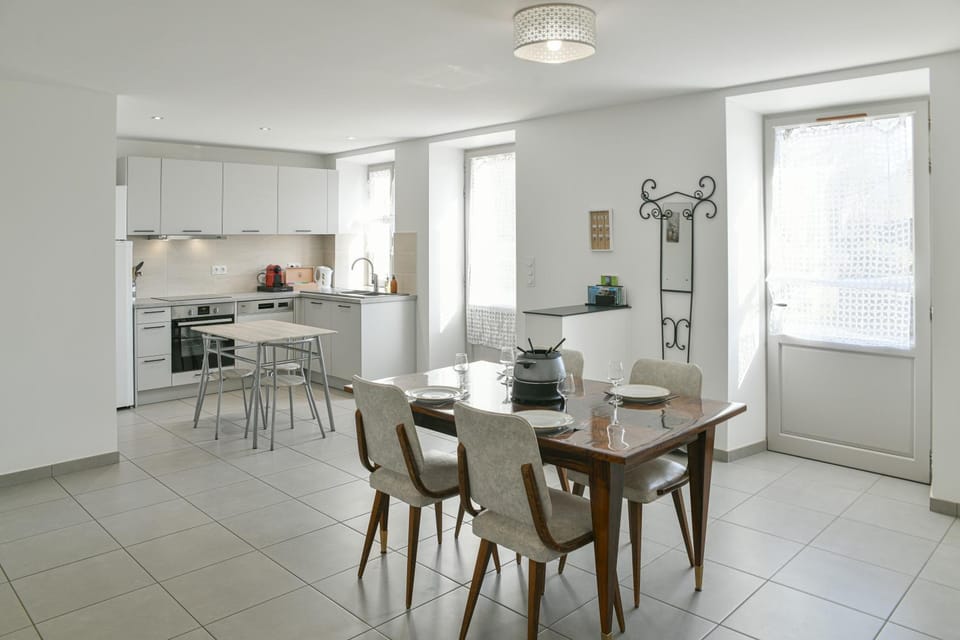Property building, Kitchen or kitchenette, Living room