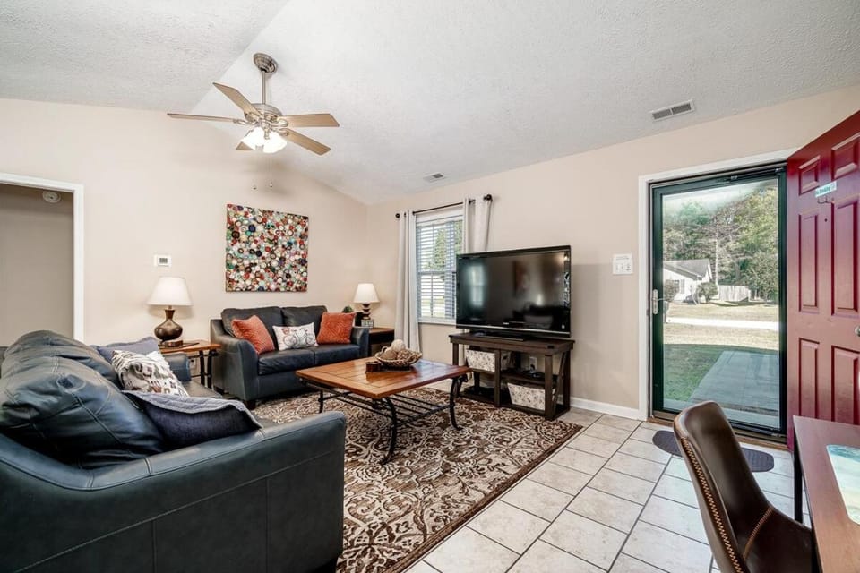 TV and multimedia, Living room, Seating area