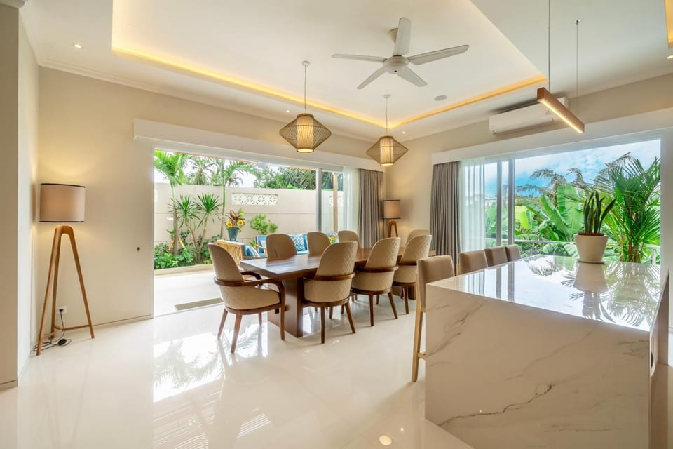 Living room, Seating area, Dining area, air conditioner