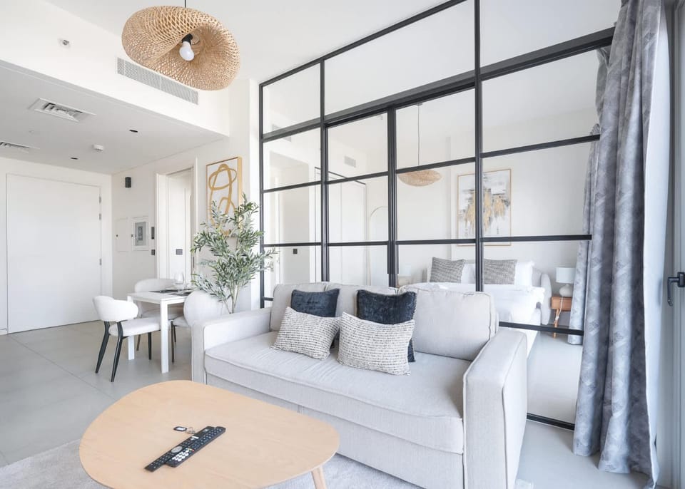 Free housekeeping visits during your stay - StayShort - Cozy 1BR apartment located in Dubai Hills Apartment in Dubai