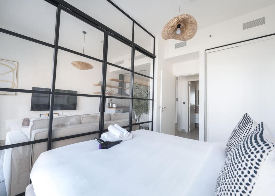 Free housekeeping visits during your stay - StayShort - Cozy 1BR apartment located in Dubai Hills Apartment in Dubai