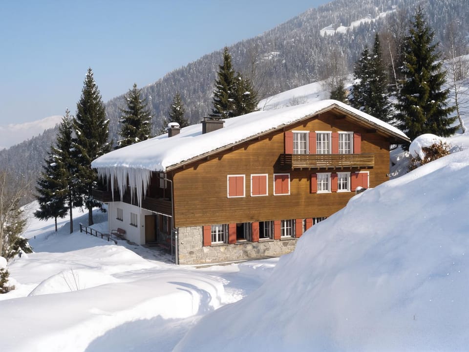 Property building, Day, Natural landscape, Winter, Mountain view