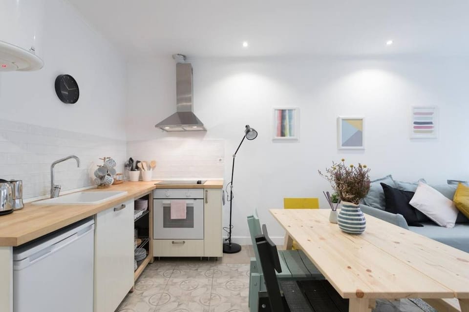 Kitchen or kitchenette, Dining area, oven, stove
