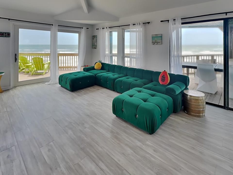 Pirates Beach Retreat House in Hitchcock