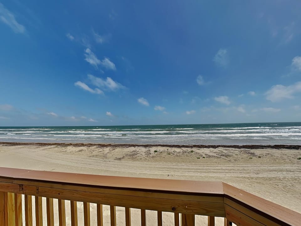 Pirates Beach Retreat House in Hitchcock