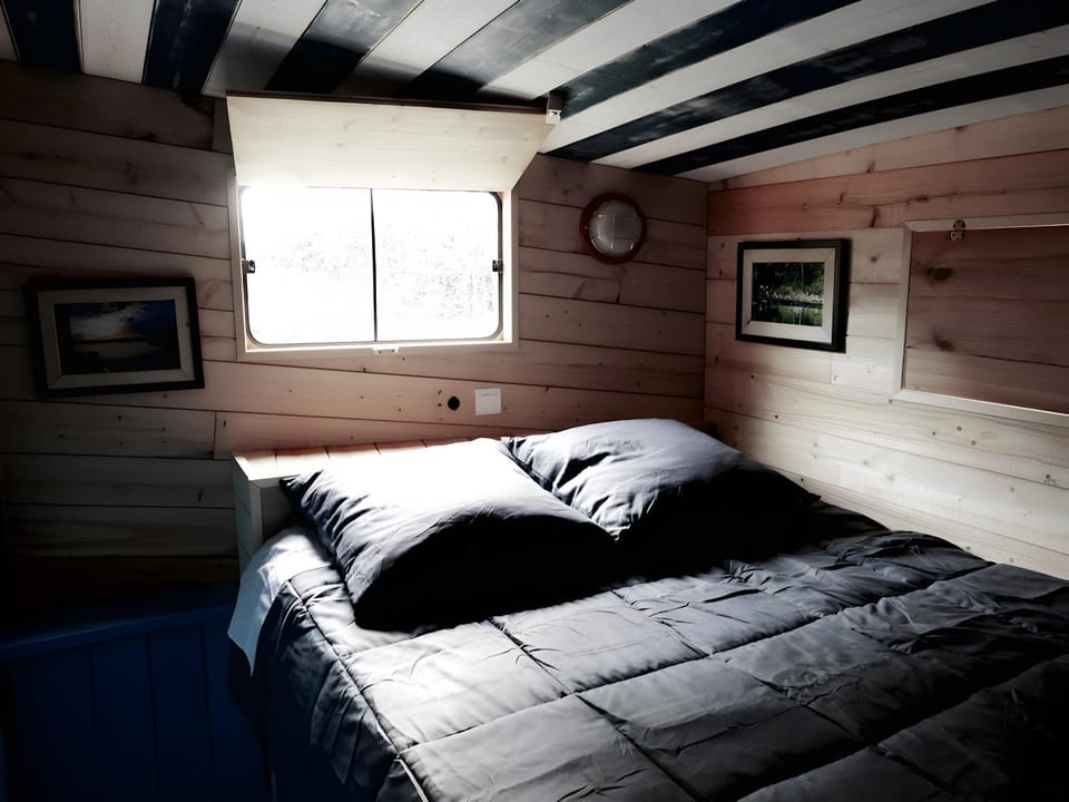 Property building, Living room, Bedroom