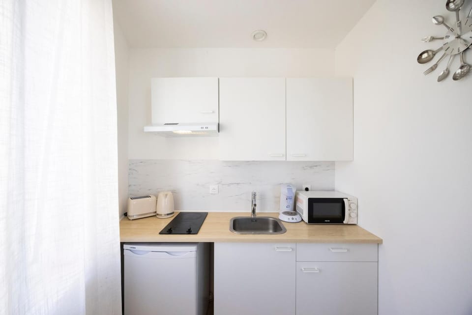 Kitchen or kitchenette, Living room