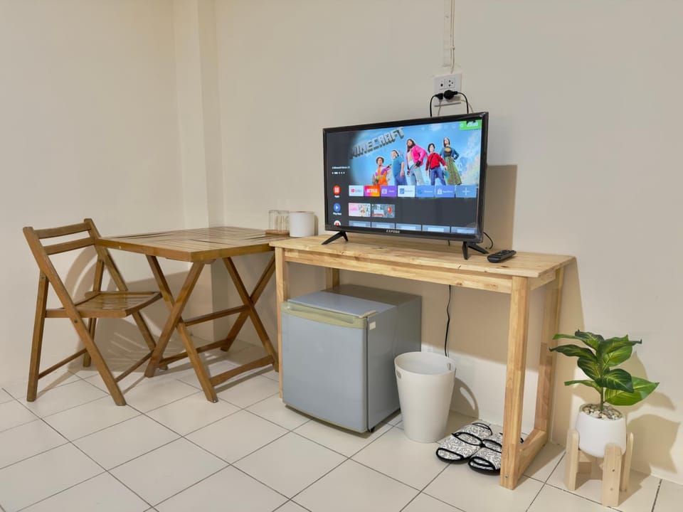 บ้านบี เซอร์วิส อพาร์ตเมนต์ Hostel in Chon Buri Changwat