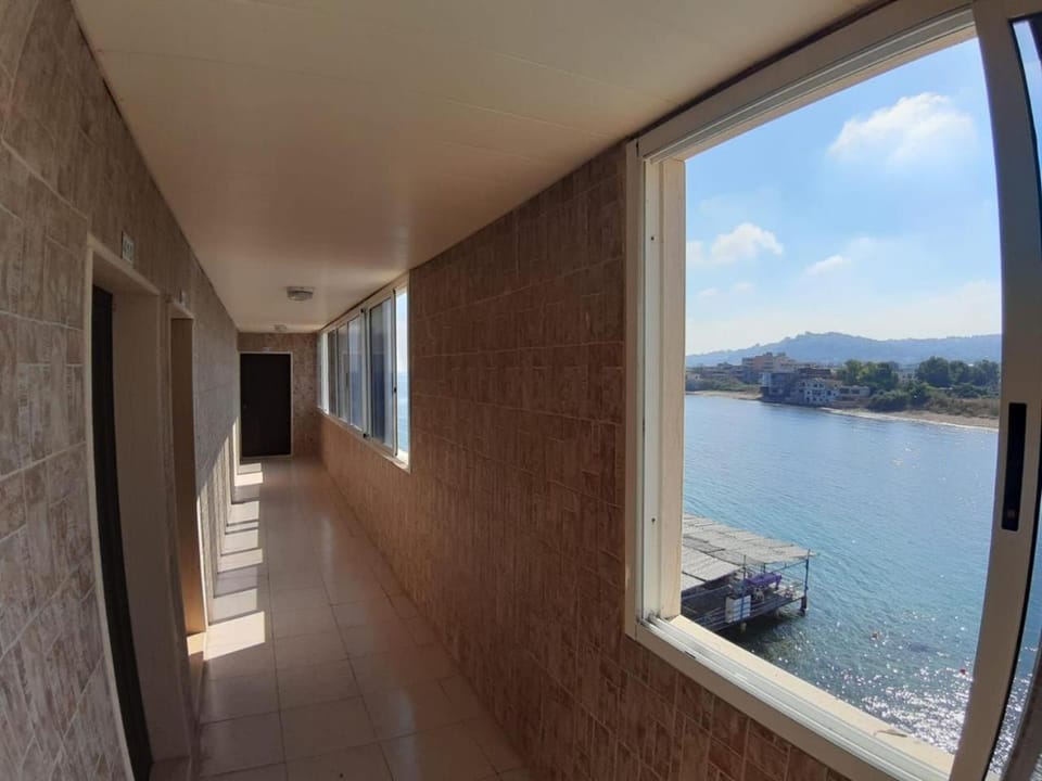 Mountain view, Sea view