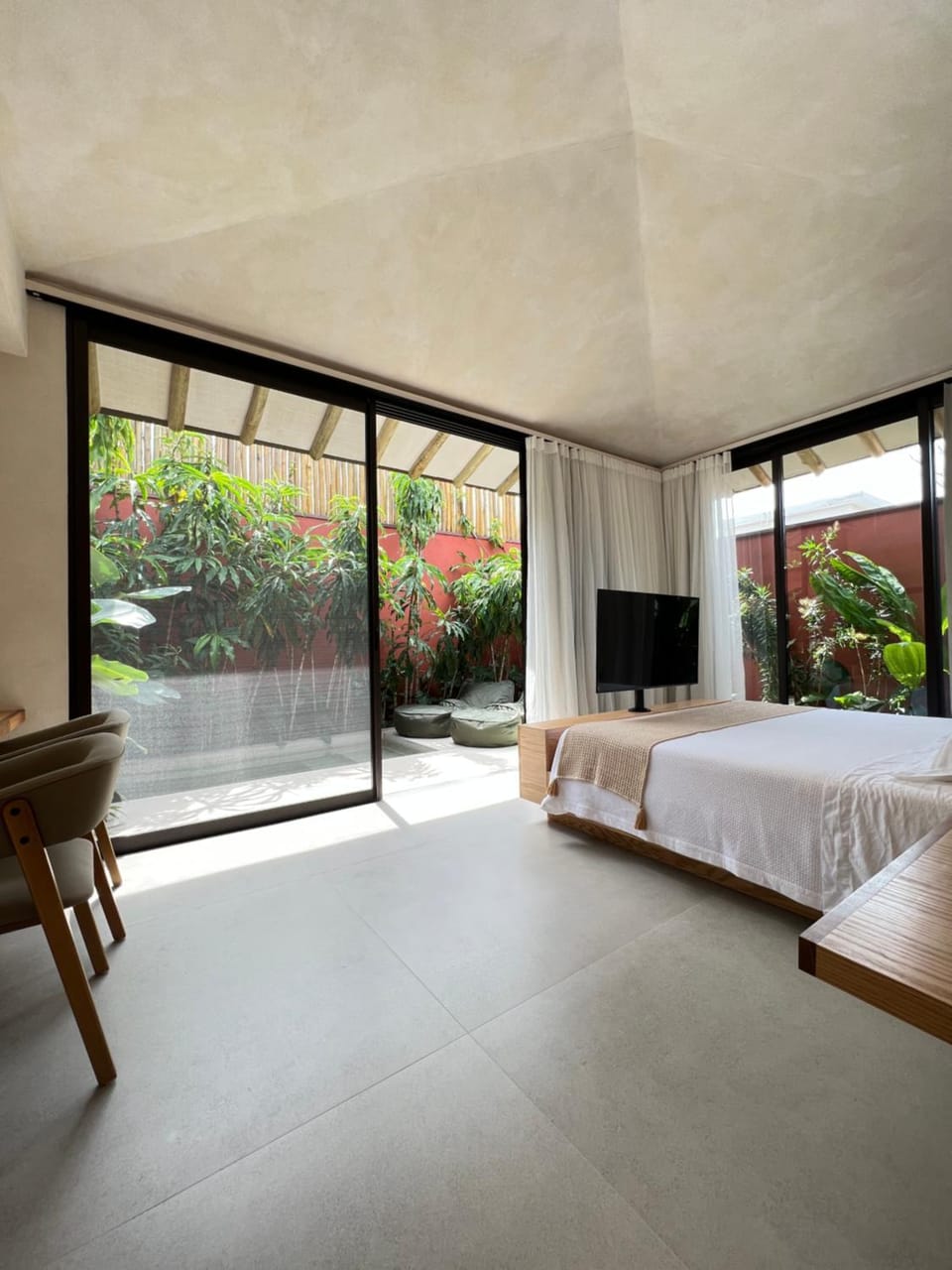 Bed, Photo of the whole room