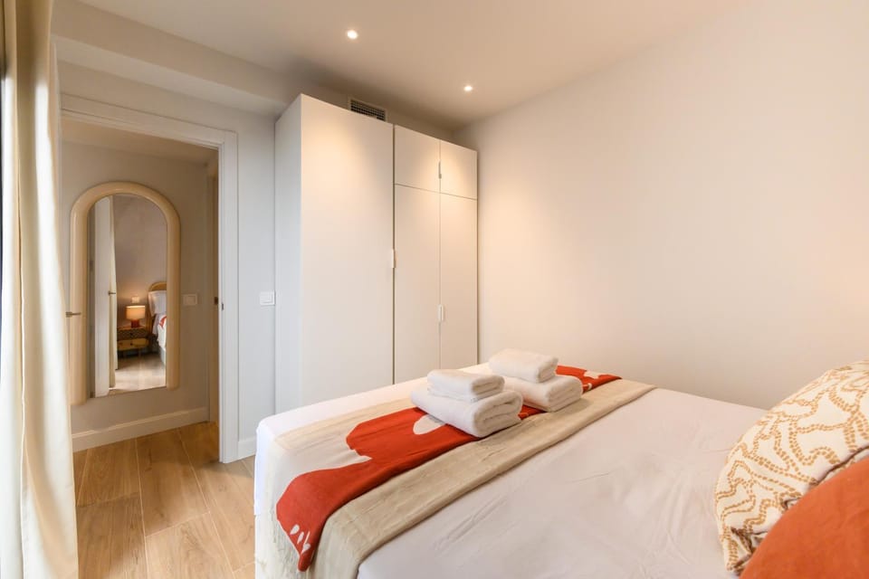 Acogedora vivienda en La Latina, una de las zonas más emblemáticas del centro de Madrid ENC132 Apartment in Centro