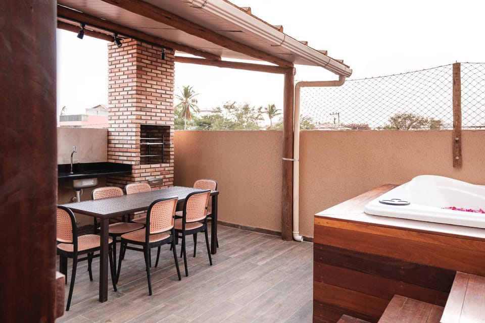 BBQ facilities, Hot Tub, Dining area