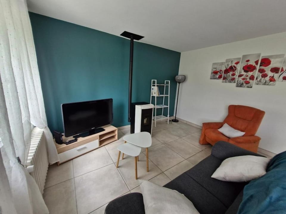 Communal lounge/ TV room, TV and multimedia, Living room